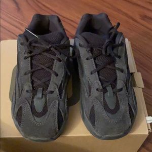 AUTHENTIC YEEZY BOOST 700 V2 INFANT (BLACK)